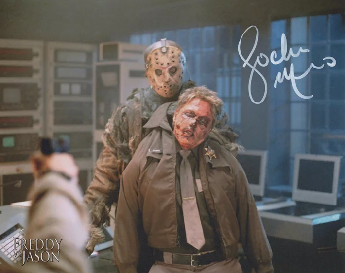 Lochlyn Munro autograph