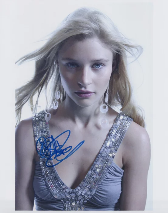 Emilie de Ravin autograph