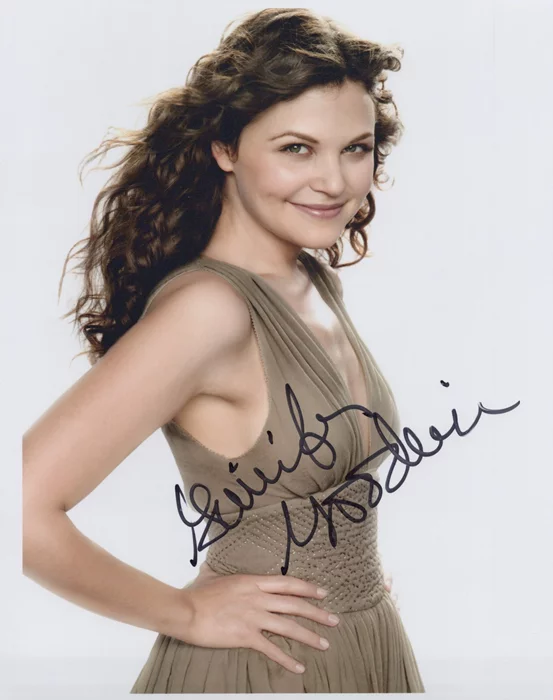 Ginnifer Goodwin autograph