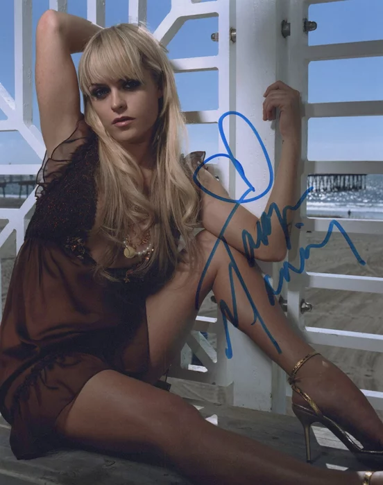 Taryn Manning autograph