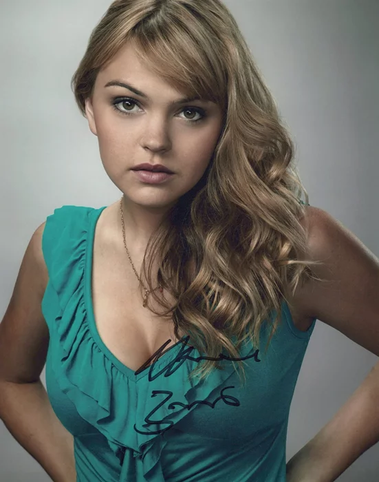 Aimee Teegarden autograph