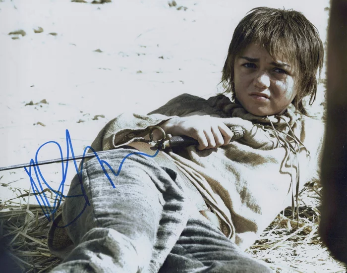 Maisie Williams autograph