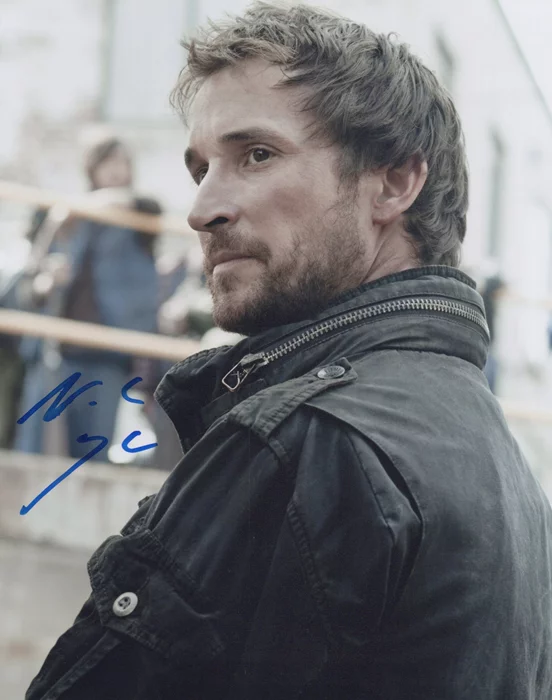 Noah Wyle autograph