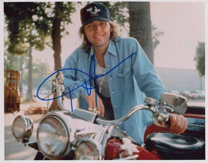Dwight Yoakam autograph