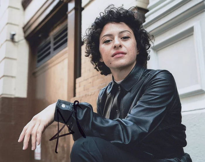 Alia Shawkat autograph