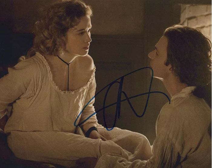 Alice Englert autograph