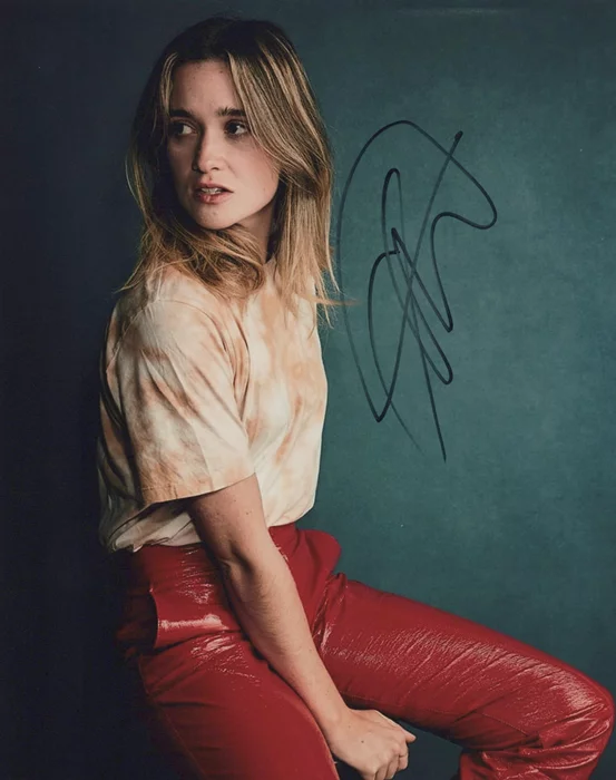 Alice Englert autograph