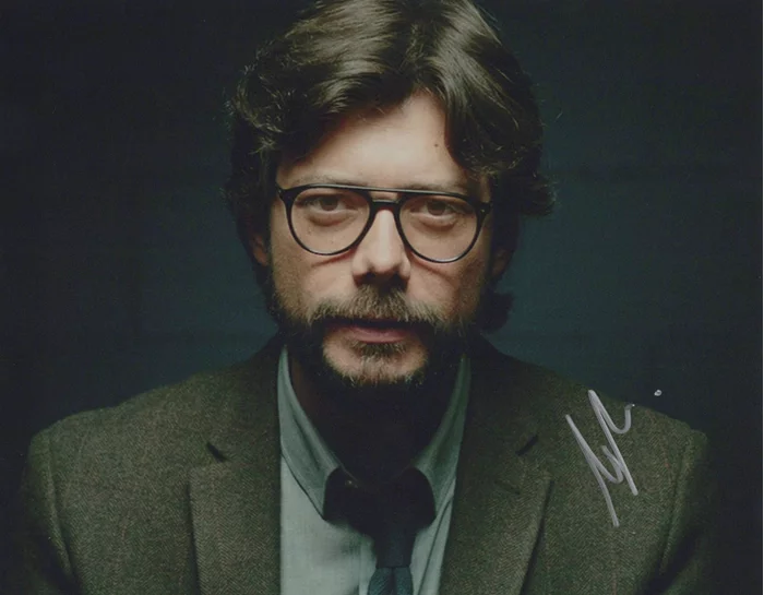 Alvaro Morte autograph