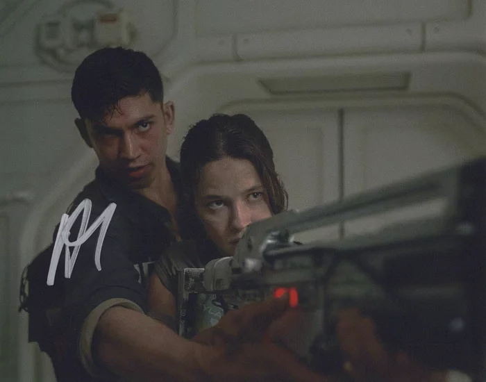 Archie Renaux autograph