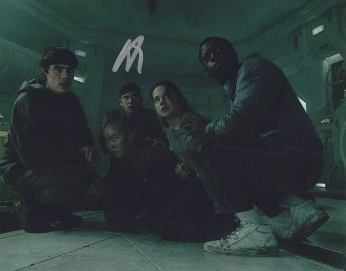 Archie Renaux autograph