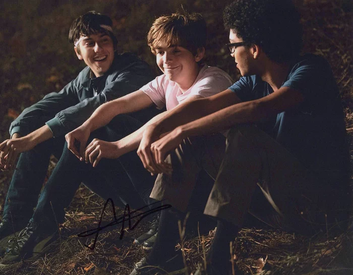 Austin Abrams autograph