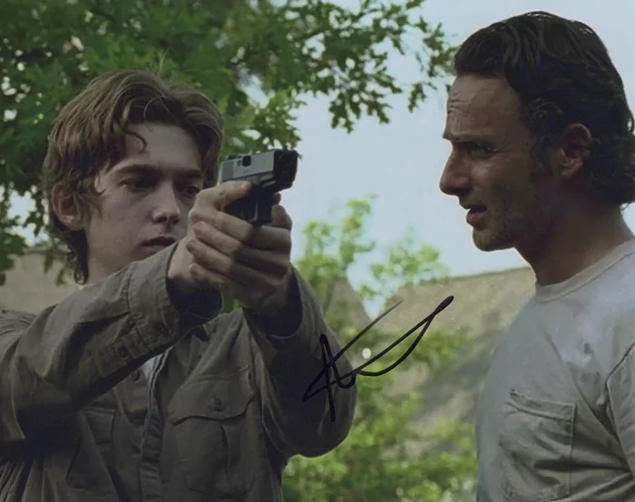 Austin Abrams autograph