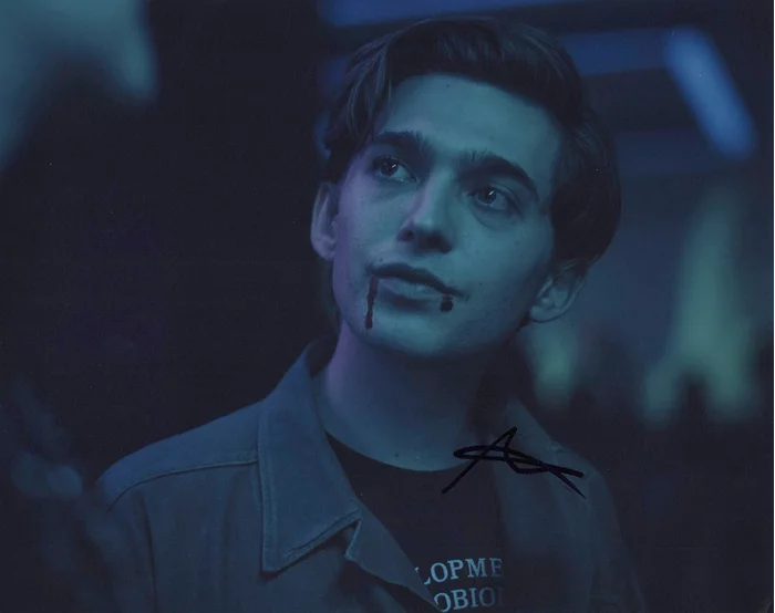 Austin Abrams autograph