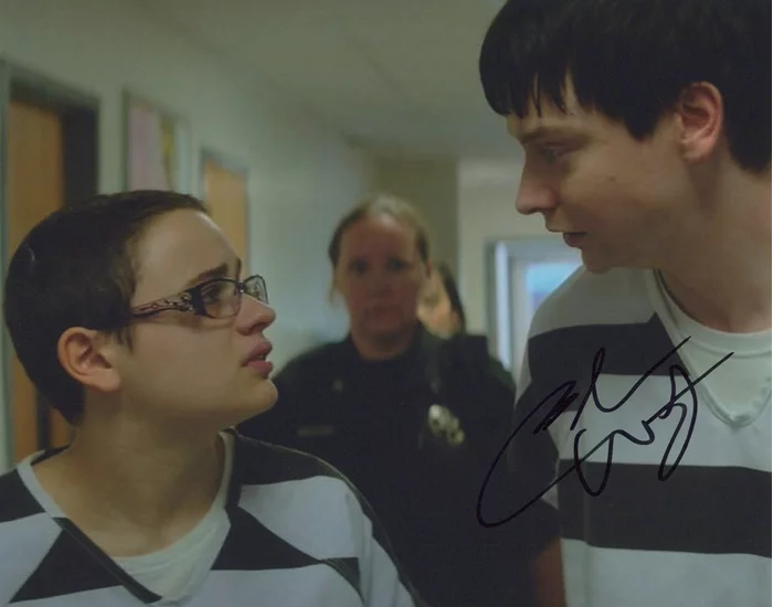 Calum Worthy autograph