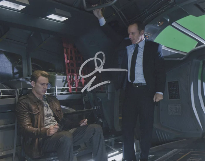Clark Gregg autograph