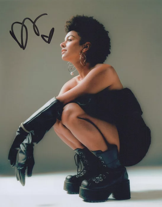 Djouliet Amara autograph