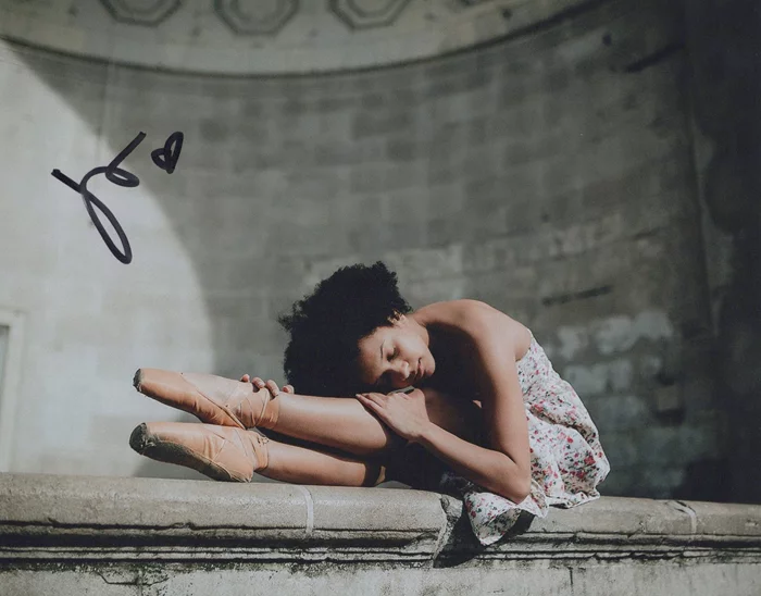 Djouliet Amara autograph