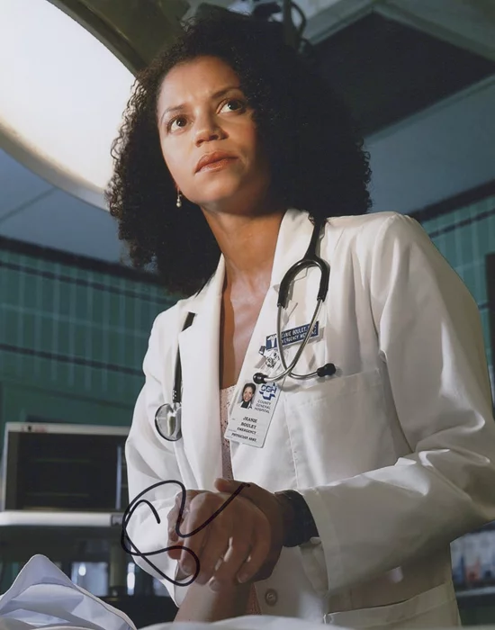 Gloria Reuben autograph