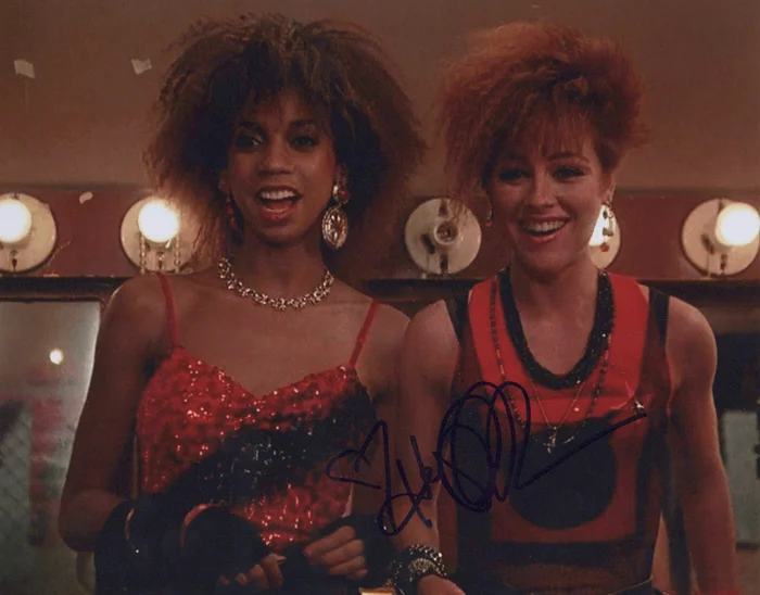 Holly Robinson-Peete autograph