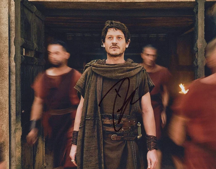 Iwan Rheon autograph