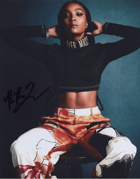 KiKi Layne autograph