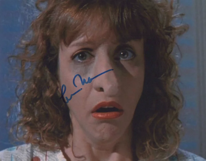 Laraine Newman autograph