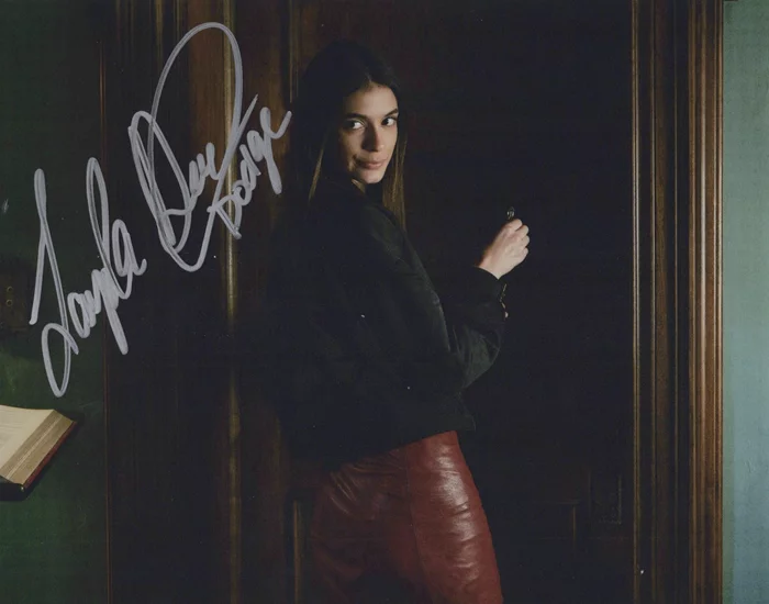 Laysla De Oliveira autograph