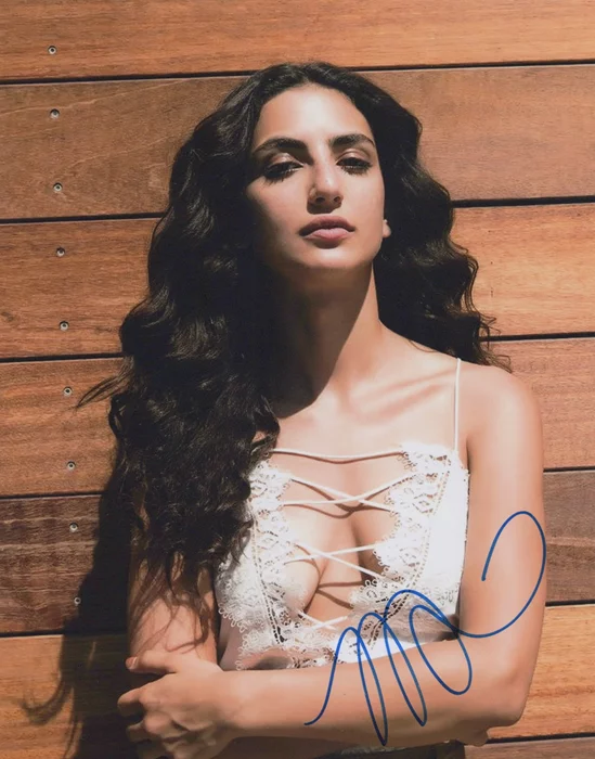 Madeline Zima autograph