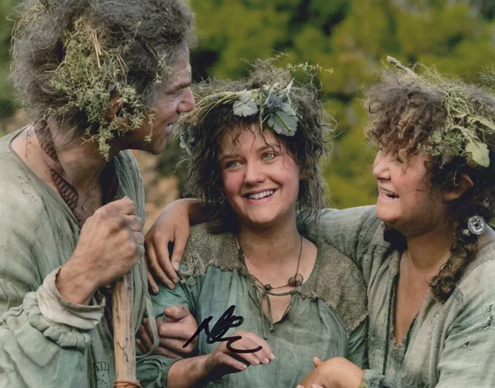 Markella Kavenagh autograph