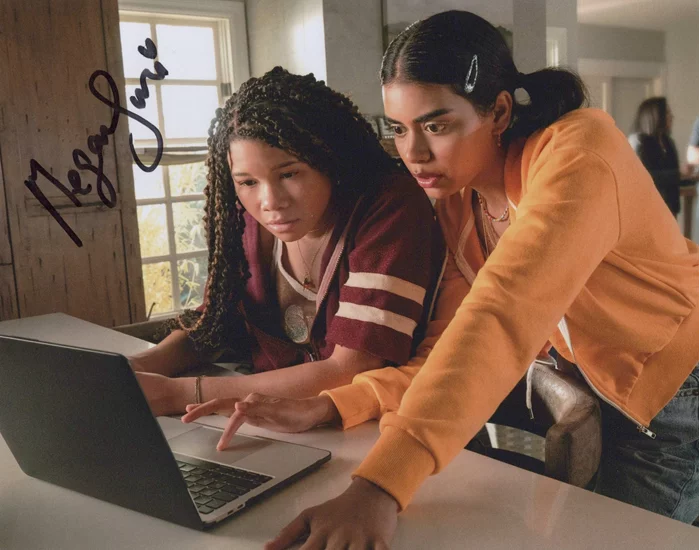 Megan Suri autograph