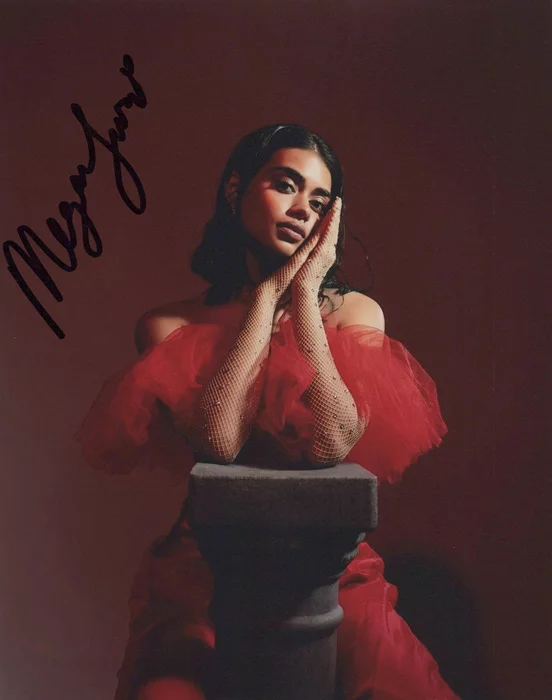 Megan Suri autograph