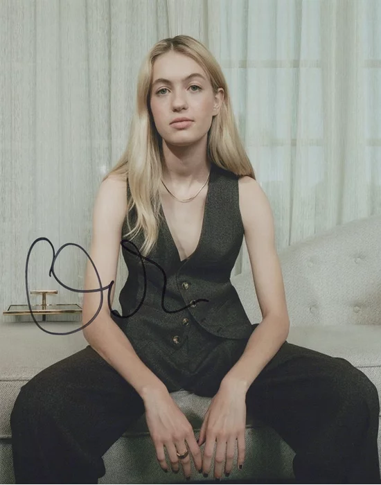 Olivia Scott Welch autograph