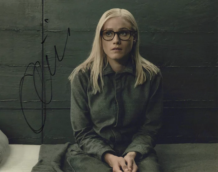 Olivia Dudley autograph