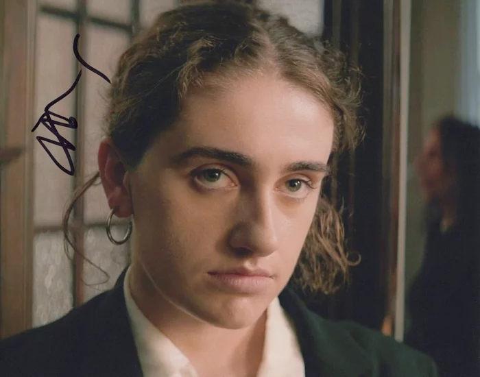 Rachel Sennott autograph