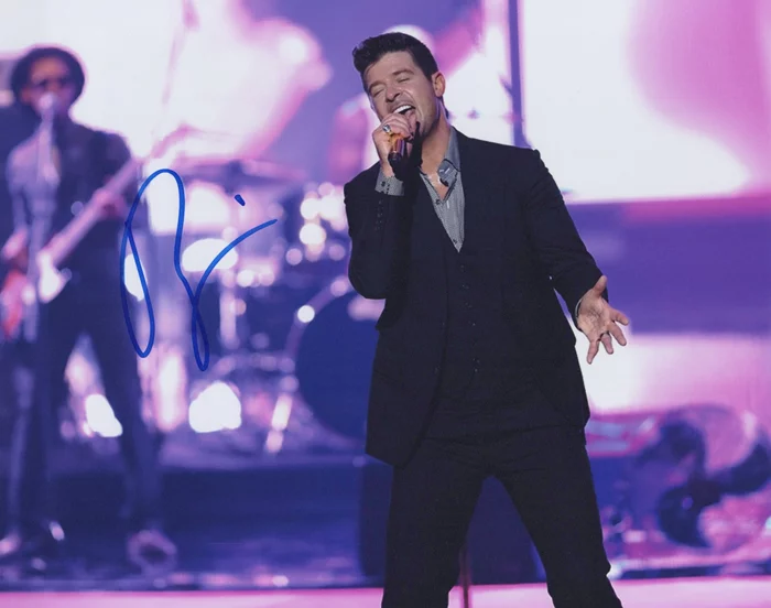 Robin Thicke autograph
