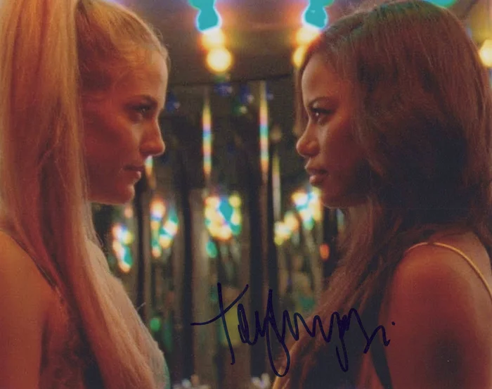 Taylour Paige autograph