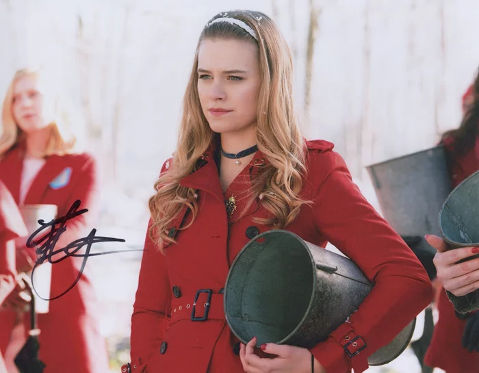 Tiera Skovbye autograph