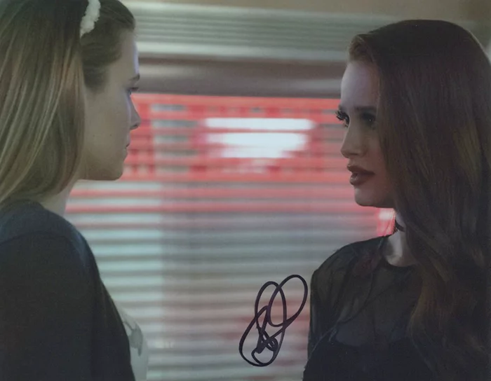 Tiera Skovbye autograph