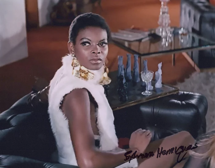 Sylvana Henriques autograph