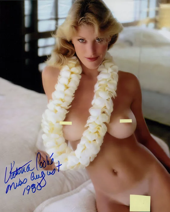 Victoria Cooke autograph