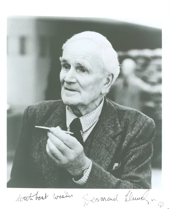 Desmond Llewelyn autograph