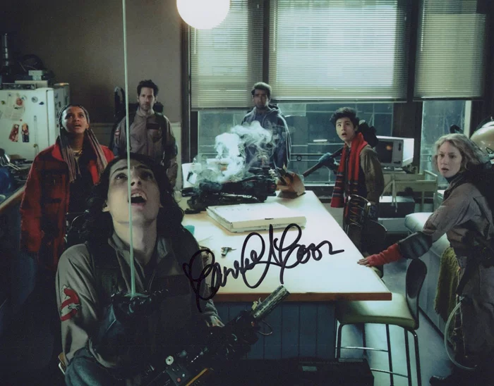 Carrie Coon autograph