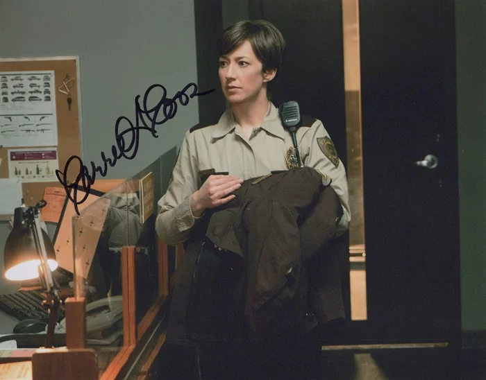 Carrie Coon autograph