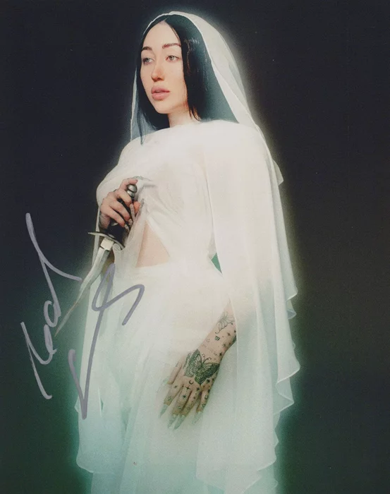 Noah Cyrus autograph