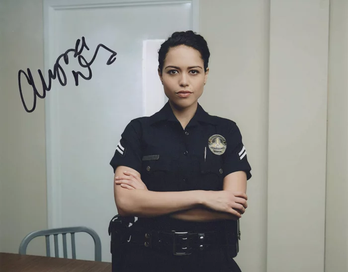 Alyssa Diaz autograph