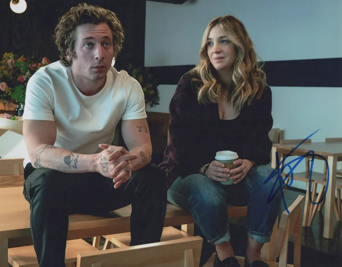 Abby Elliott autograph