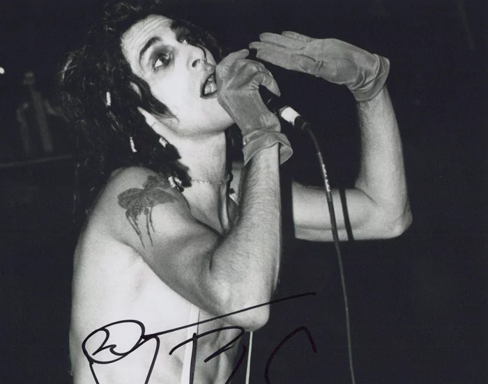 Perry Farrell autograph