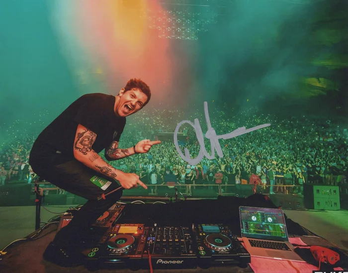 Dillon Francis autograph
