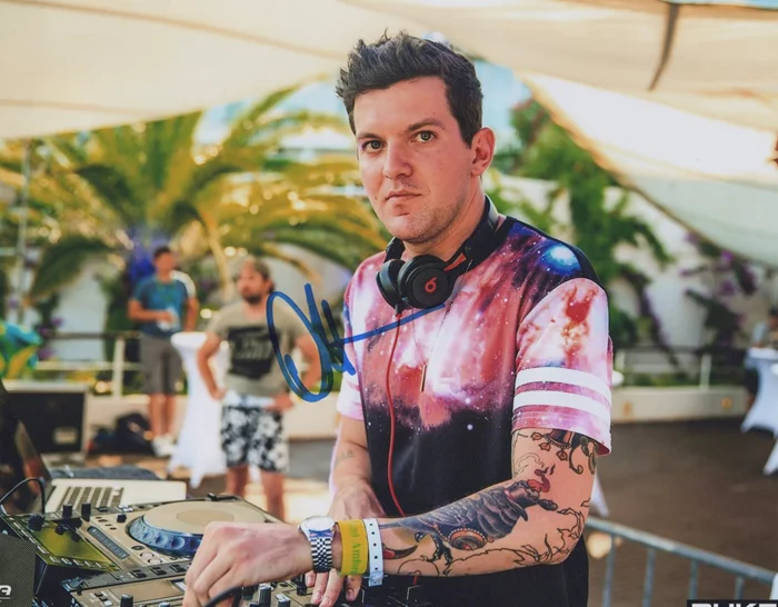 Dillon Francis autograph