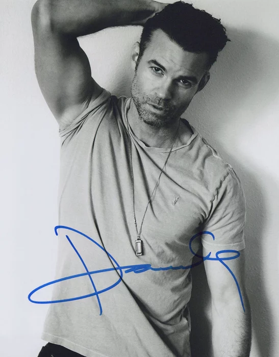 Daniel Gillies autograph
